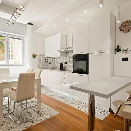 3 Bed Modern Flat - 15 Minutes Walk To Colosseum Roma Esterno foto